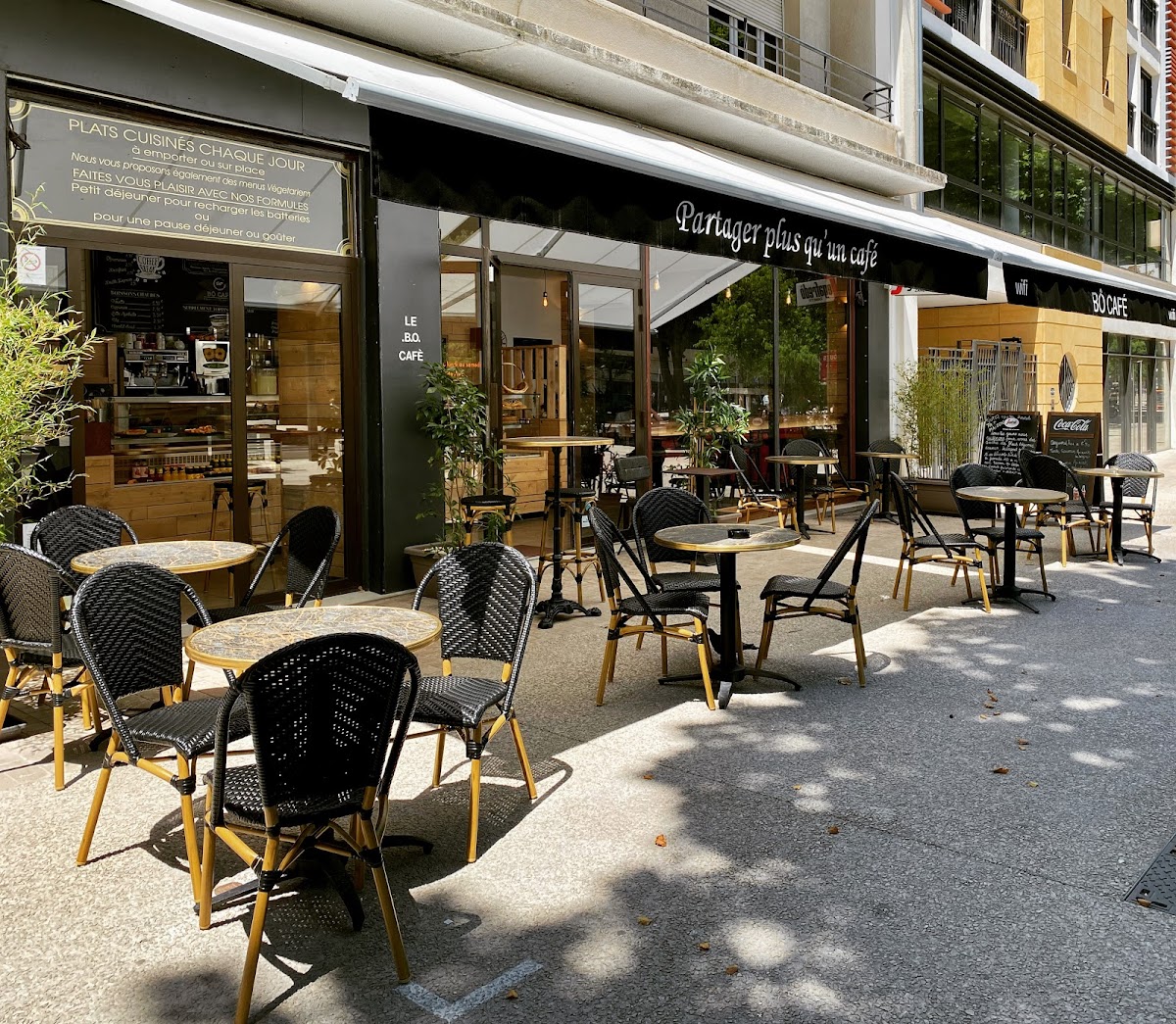 Le Bo Cafe